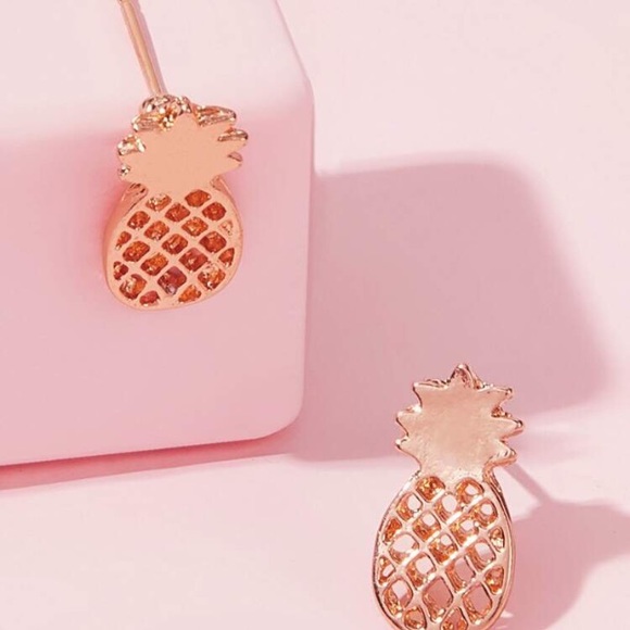 ❤️gorgeous carved pineapple stud earrings - Picture 4 of 4